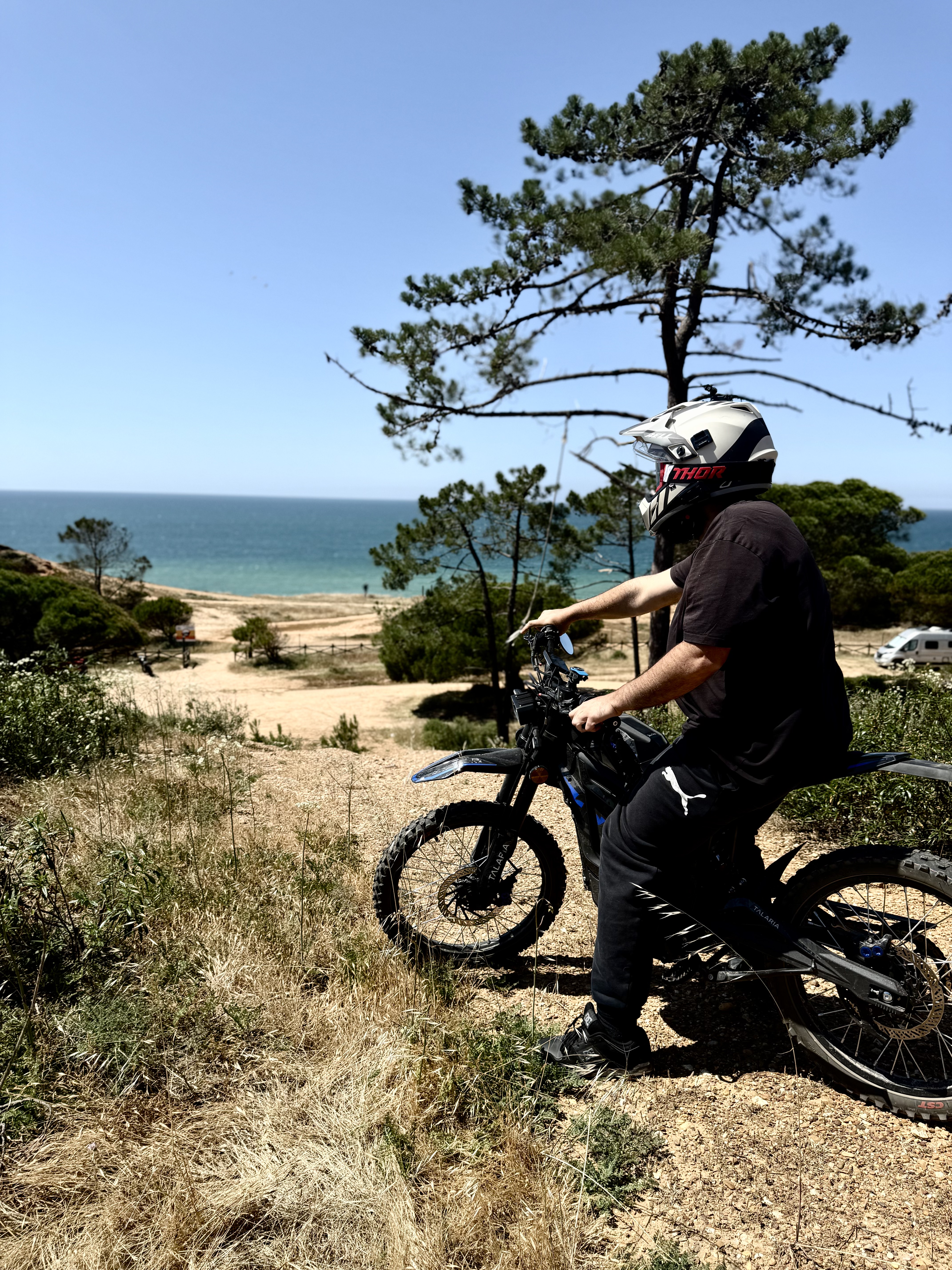 Falésia Cliffs electric bike tour in Albufeira - Ewheelo e-bike ride along 40-meter high red cliffs and pine forests